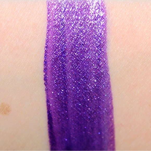 Kat Von D Everlasting Glimmer Veil Liquid Lipstick: Televator - Picture 6 of 9